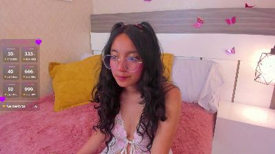 Emilyblussh live cam on Cam4