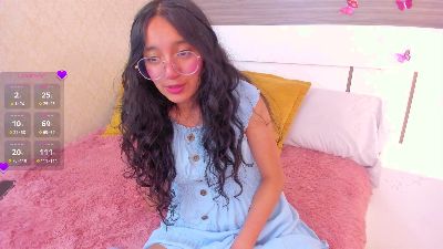 Emilyblussh live cam on Cam4