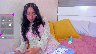Emilyblussh live cam on Cam4