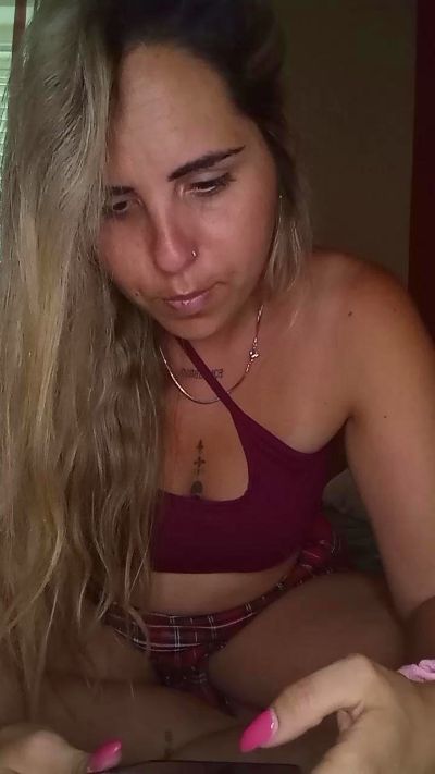Emilyvuxa live cam on Cam4