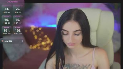 EmilyyMoon live cam on Cam4
