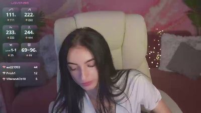 EmilyyMoon live cam on Cam4
