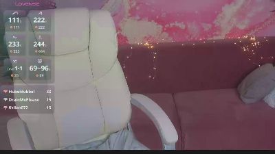 EmilyyMoon live cam on Cam4