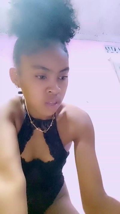Emina live cam on Cam4