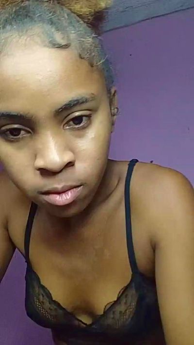 Emina live cam on Cam4