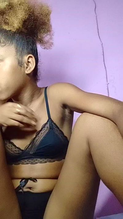 Emina live cam on Cam4