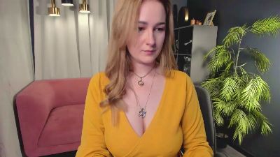 EmmaBloomm live cam on Cam4
