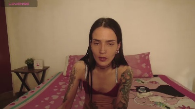 EmmaHerby live cam on Cam4