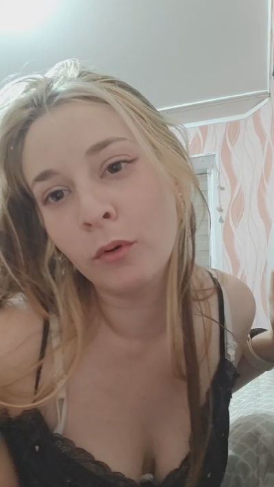 Emmasexy9 live cam on Cam4