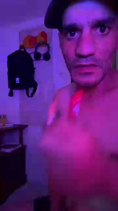 Emra1997 live cam on Cam4