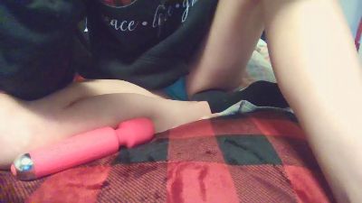 Emwarr1998 live cam on Cam4