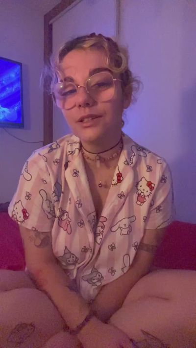 Emy_2002 live cam on Cam4