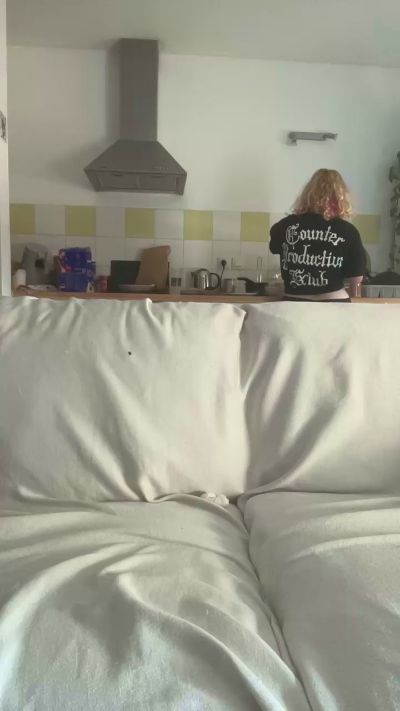 Emy_2002 live cam on Cam4