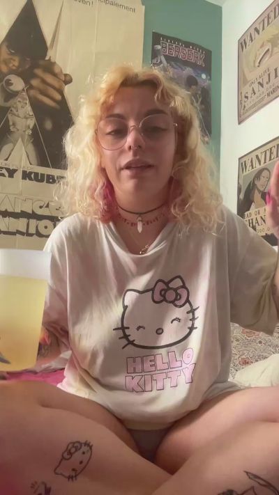 Emy_2002 live cam on Cam4