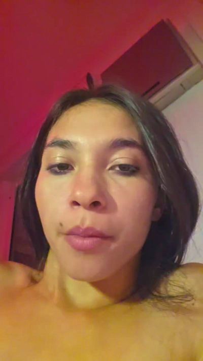 Emylia50 live cam on Cam4