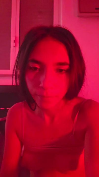 Emylia50 live cam on Cam4