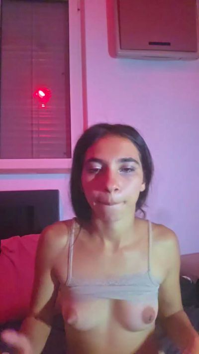 Emylia50 live cam on Cam4