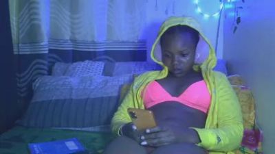 Enchantedvee live cam on Cam4