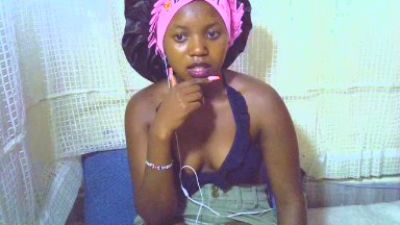 Enchantedvee live cam on Cam4