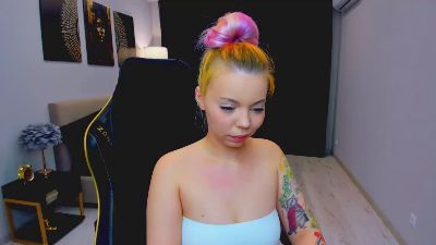 EnergyBunny_1 live cam on Cam4