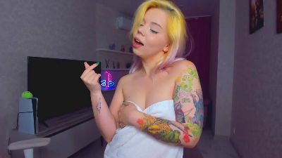 EnergyBunny_1 live cam on Cam4