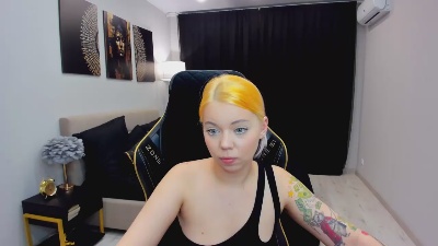 EnergyBunny_1 live cam on Cam4