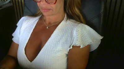 Enia live cam on Cam4