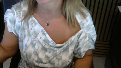 Enia live cam on Cam4