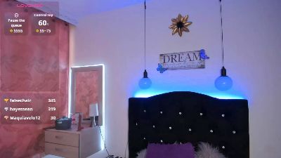 Enola_holmess live cam on Cam4