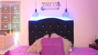 Enola_holmess live cam on Cam4