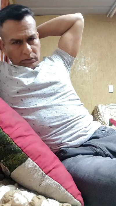 Enrique3021 live cam on Cam4