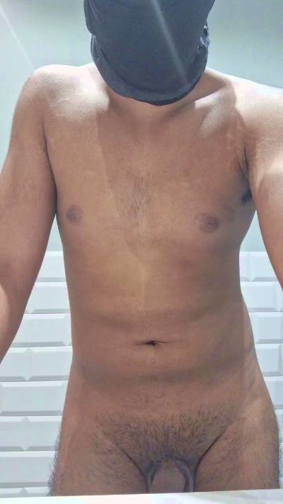 Enriquevk20 live cam on Cam4