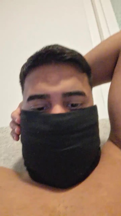 Enriquevk20 live cam on Cam4