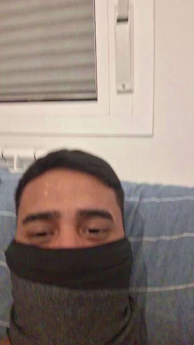 Enriquevk20 live cam on Cam4