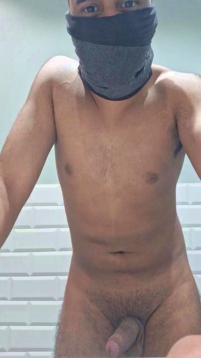 Enriquevk20 live cam on Cam4