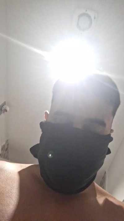 Enriquevk20 live cam on Cam4
