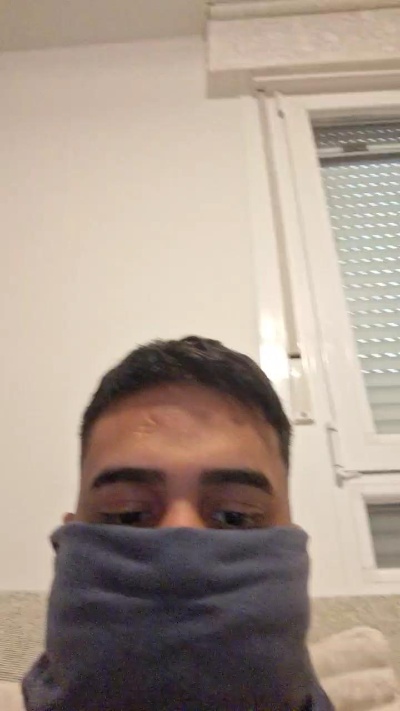 Enriquevk20 live cam on Cam4