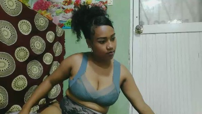 Eperanciax live female webcam from Madagascar