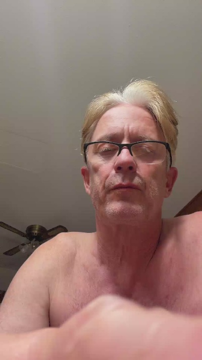 Eric2900 live cam on Cam4