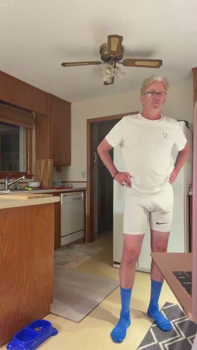 Eric2900 live cam on Cam4