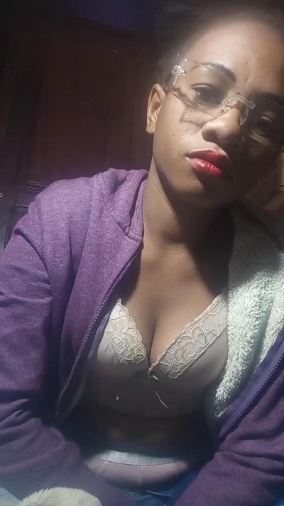Ericahot2 live cam on Cam4