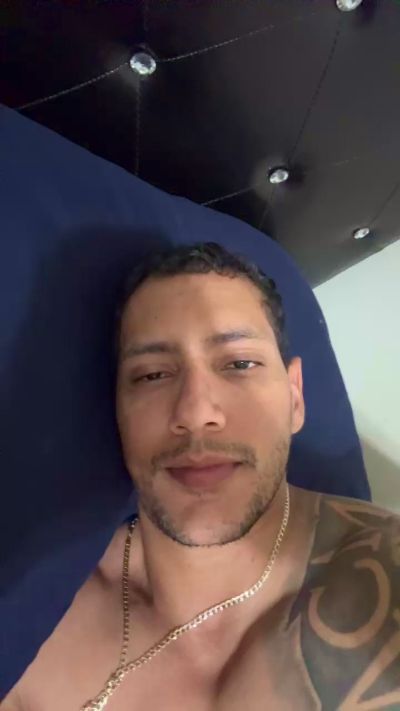 Erick_labare_28 live cam on Cam4