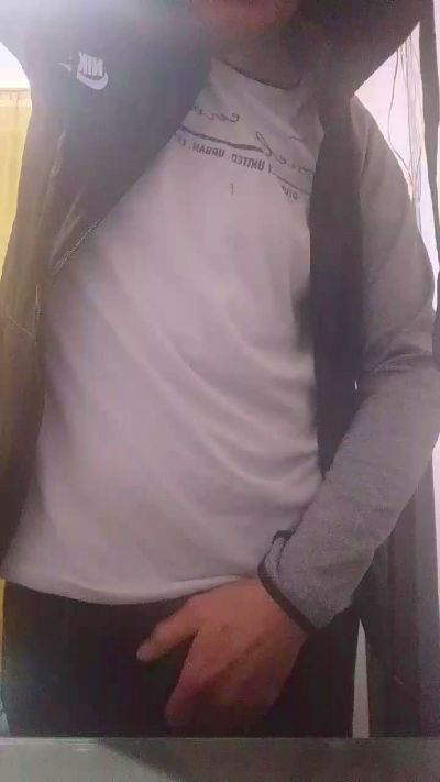 Esequiel9 live cam on Cam4