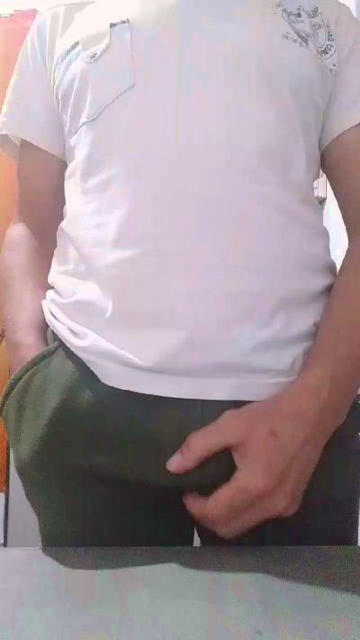 Esequiel9 live cam on Cam4