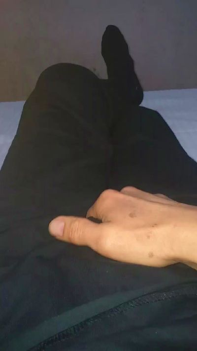 Esequiel9 live cam on Cam4