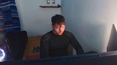 Eskolhandsome live cam on Cam4