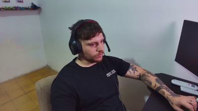 Eskolhandsome live cam on Cam4