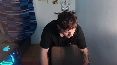 Eskolhandsome live cam on Cam4