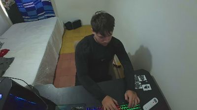 Eskolhandsome live cam on Cam4