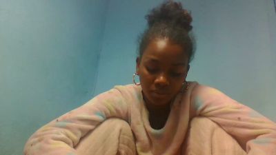 Esmeralda28 live cam on Cam4